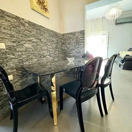 Lia Cozy * Hriszí Aktí Haniá