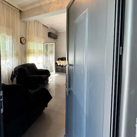 Lia Cozy * Hriszí Aktí Haniá